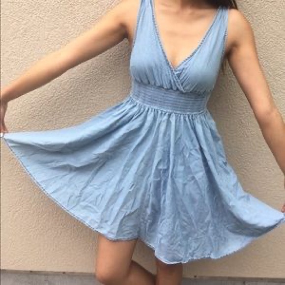 H&M Dresses & Skirts - H&M 👗 Chambray Denim Light Wash Dress NWT